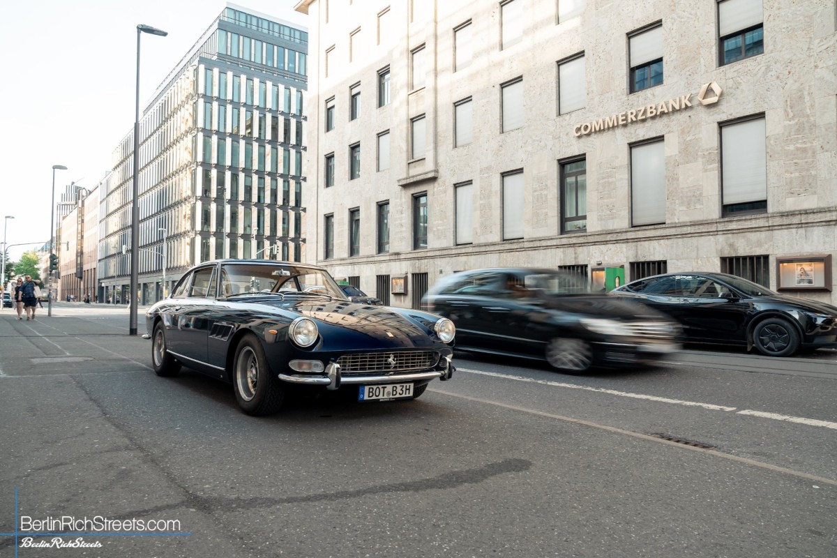 Ferrari 330 GT 2+2 Series II spotted in Düsseldorf — BerlinRichStreets