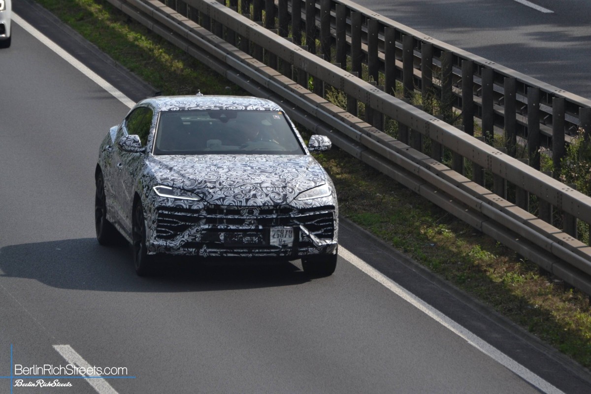 Lamborghini Urus SE spotted in Mönchengladbach — BerlinRichStreets