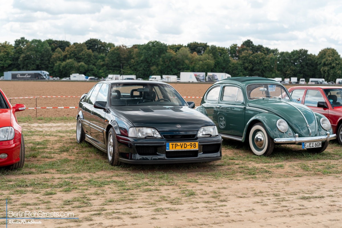 Lotus Omega spotted in Korschenbroich — BerlinRichStreets