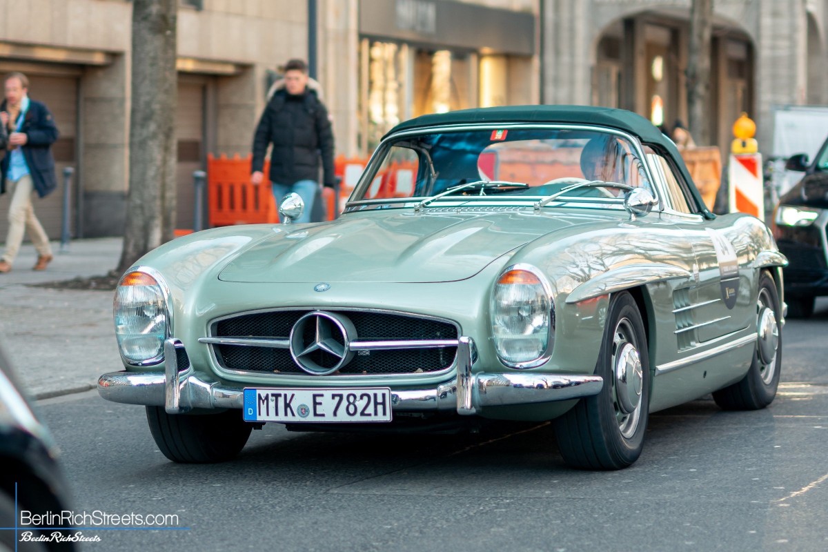 Mercedes-Benz 300SL Roadster spotted in Düsseldorf — BerlinRichStreets
