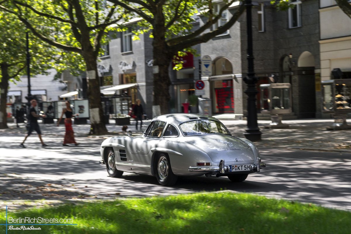 Mercedes-Benz 300SL spotted in Berlin — BerlinRichStreets