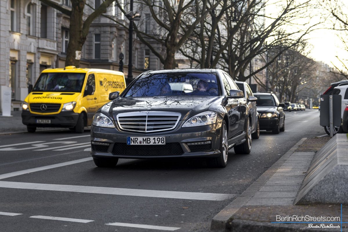 Mercedes-Benz S65 AMG (V221) 2010 spotted in Berlin — BerlinRichStreets