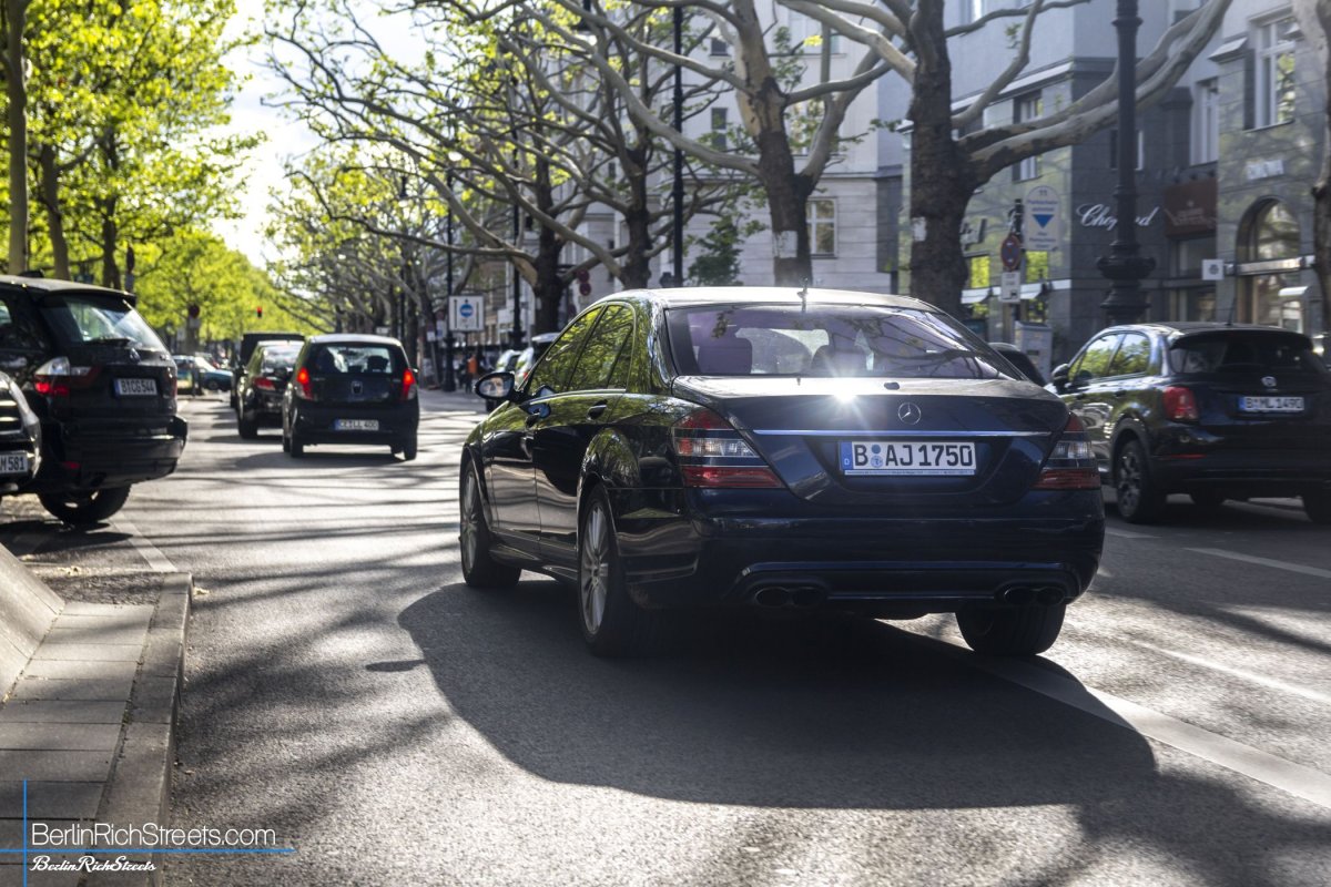 Mercedes-Benz S65 AMG (V221) spotted in Berlin — BerlinRichStreets